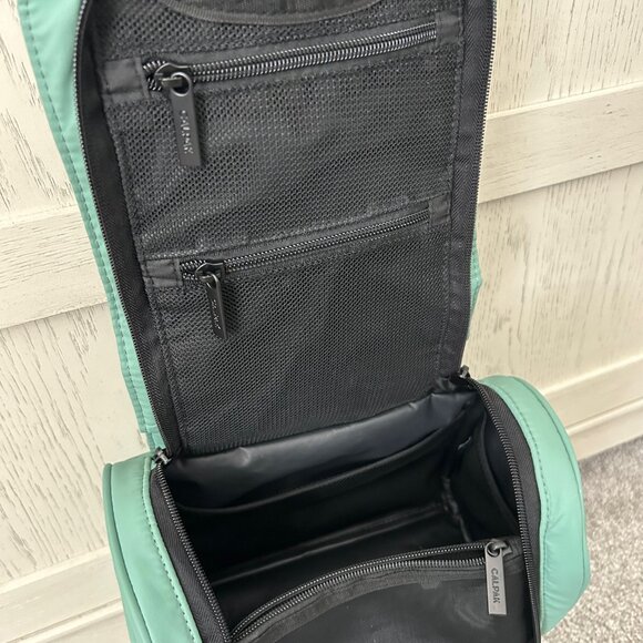 Luka Hanging Toiletry Bab - Picture 3 of 5